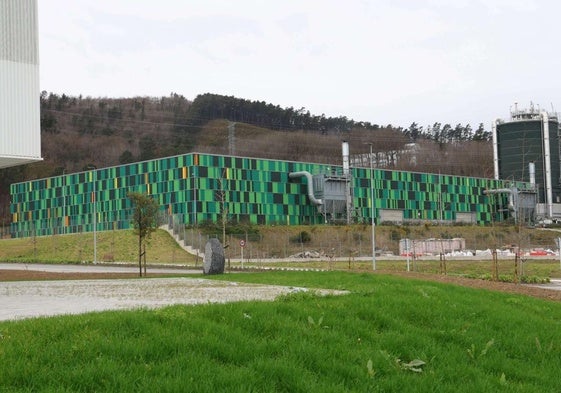 Imagen exterior de la incineradora de Zubieta.