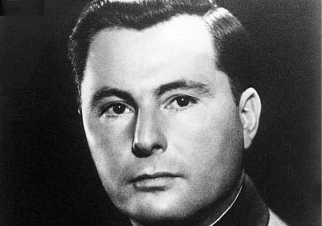 Léon Degrelle con el uniforme de oficial de las Waffen-SS, División Wallonie.