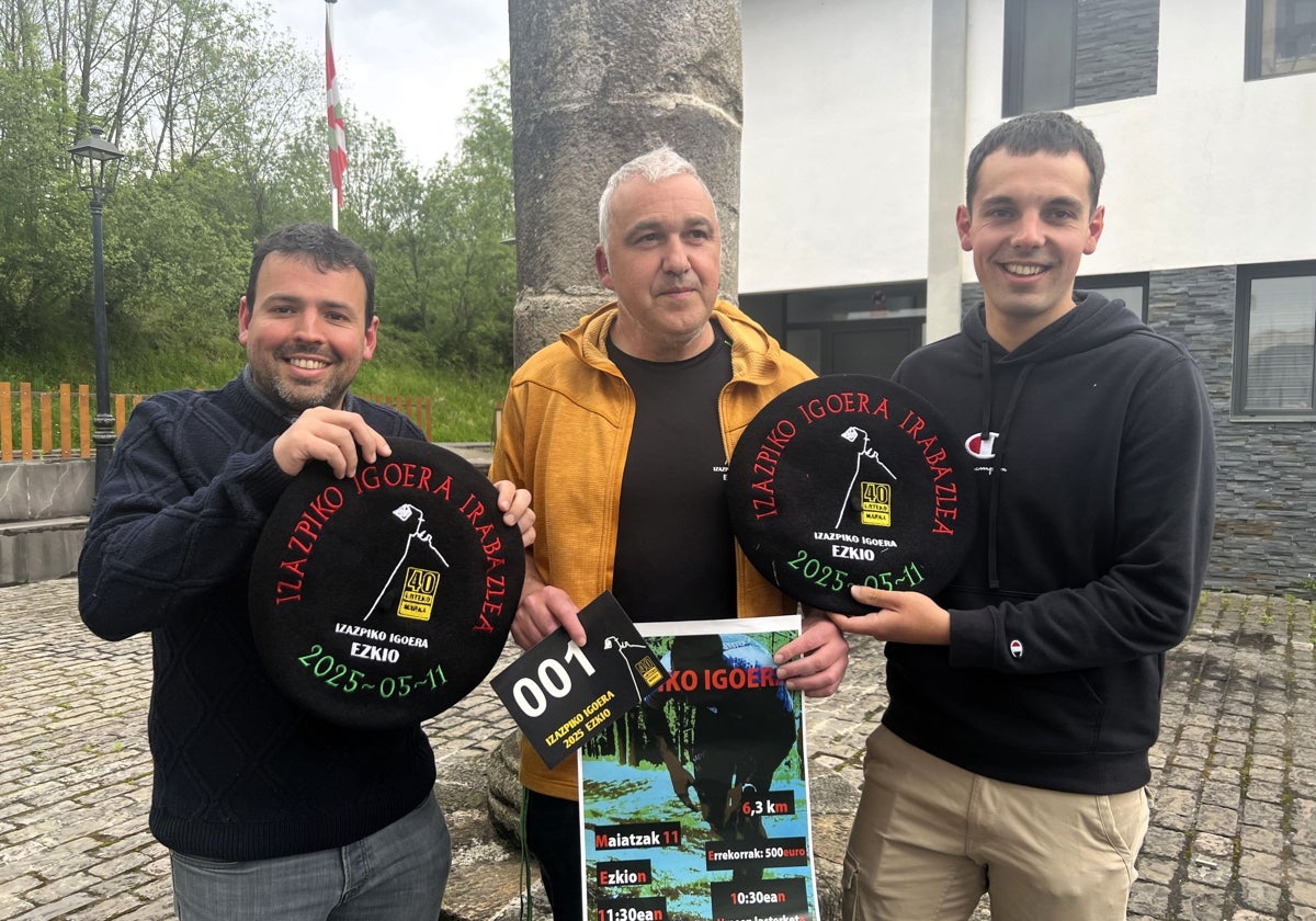 Iñigo Viana, Joxe Mari Gabilondo y Asier Alberdi en la presentación de la carrera, realizada ayer en Ezkio.