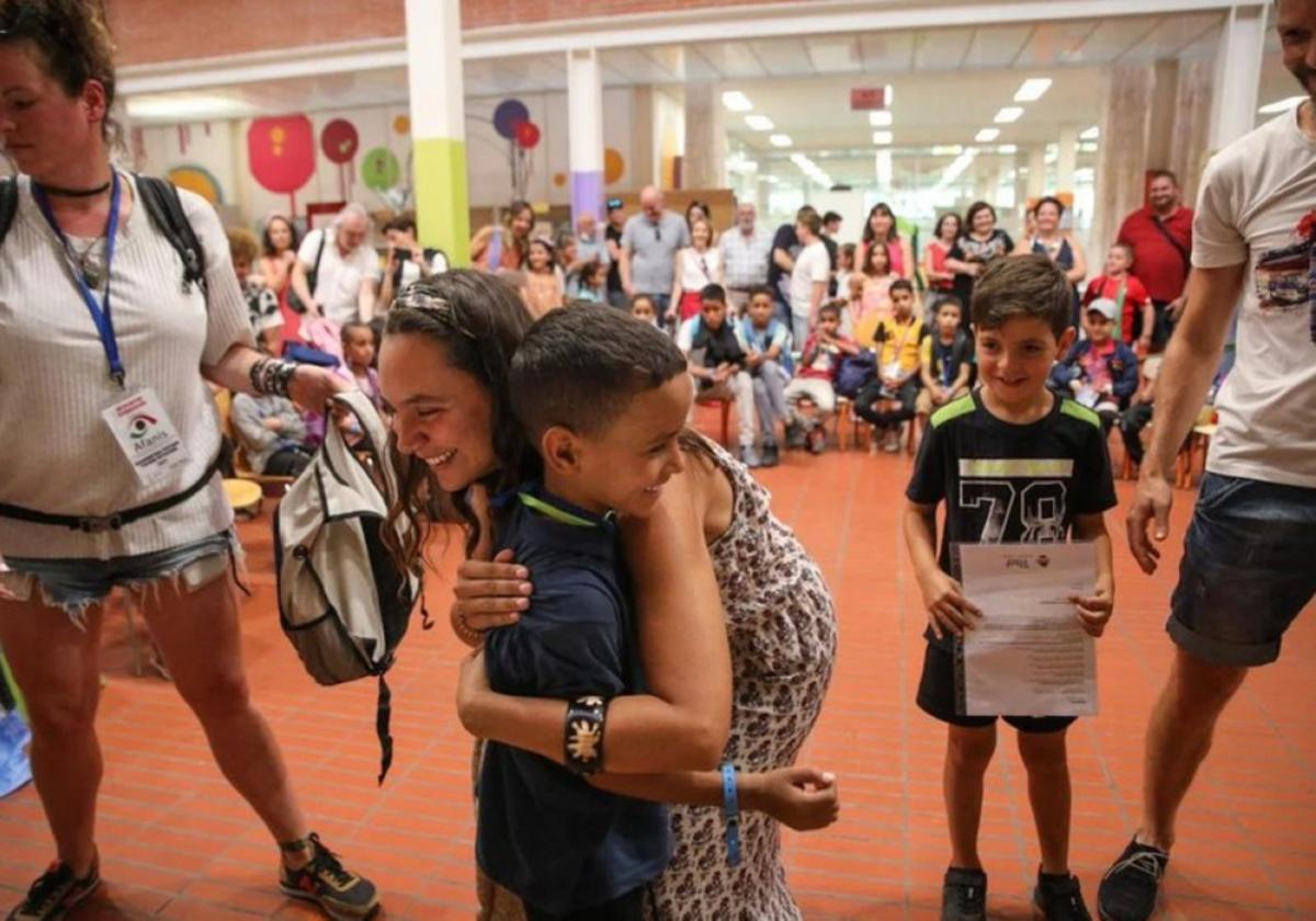 Recogida de material para los niños saharauis que llegarán este verano