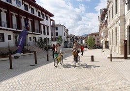 La nueva plaza de Hendaia, a debate: «Están haciendo todas las ciudades igual y se está perdiendo el encanto»