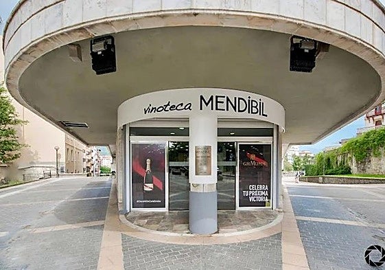 La vinoteca Mendibil, en el centro de Irun.