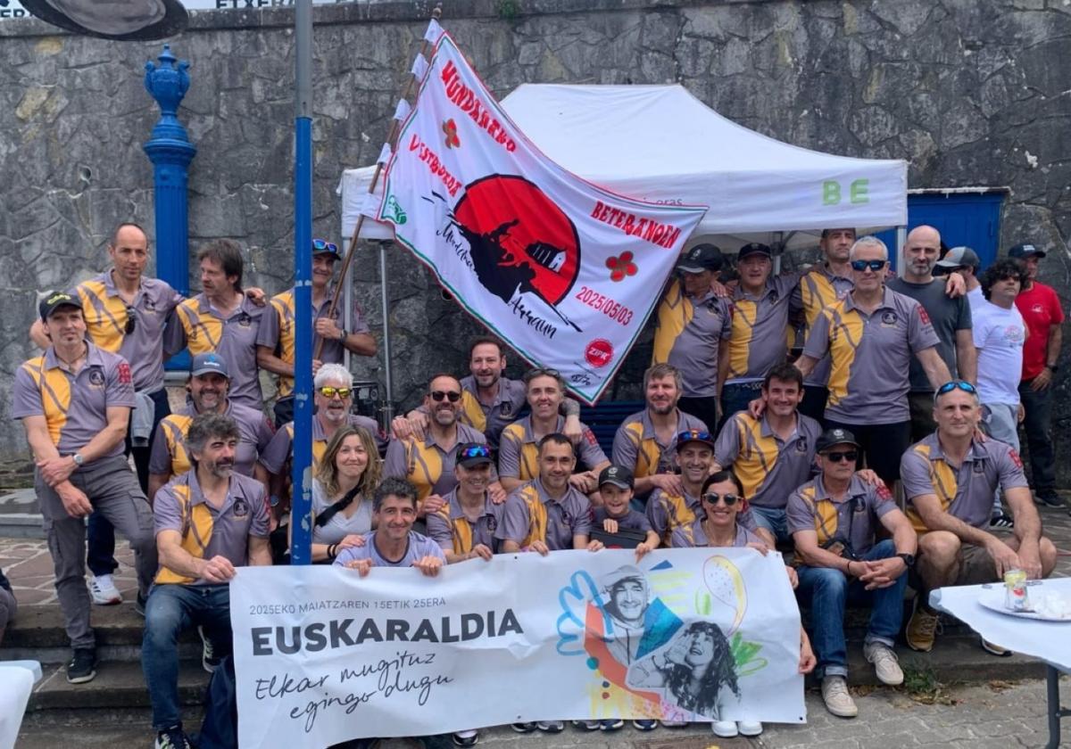 Badok 13 nagusi Mundakan eta Hondarribian