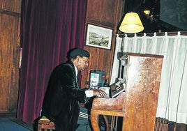 Ronnie Lynn Patterson, pianista americano que actualmente reside en París, durante una actuación.