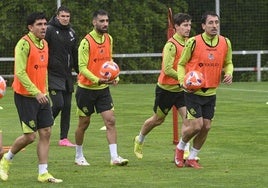 Los jugadores de la Real, durante el entrenamiento del viernes en Zubieta