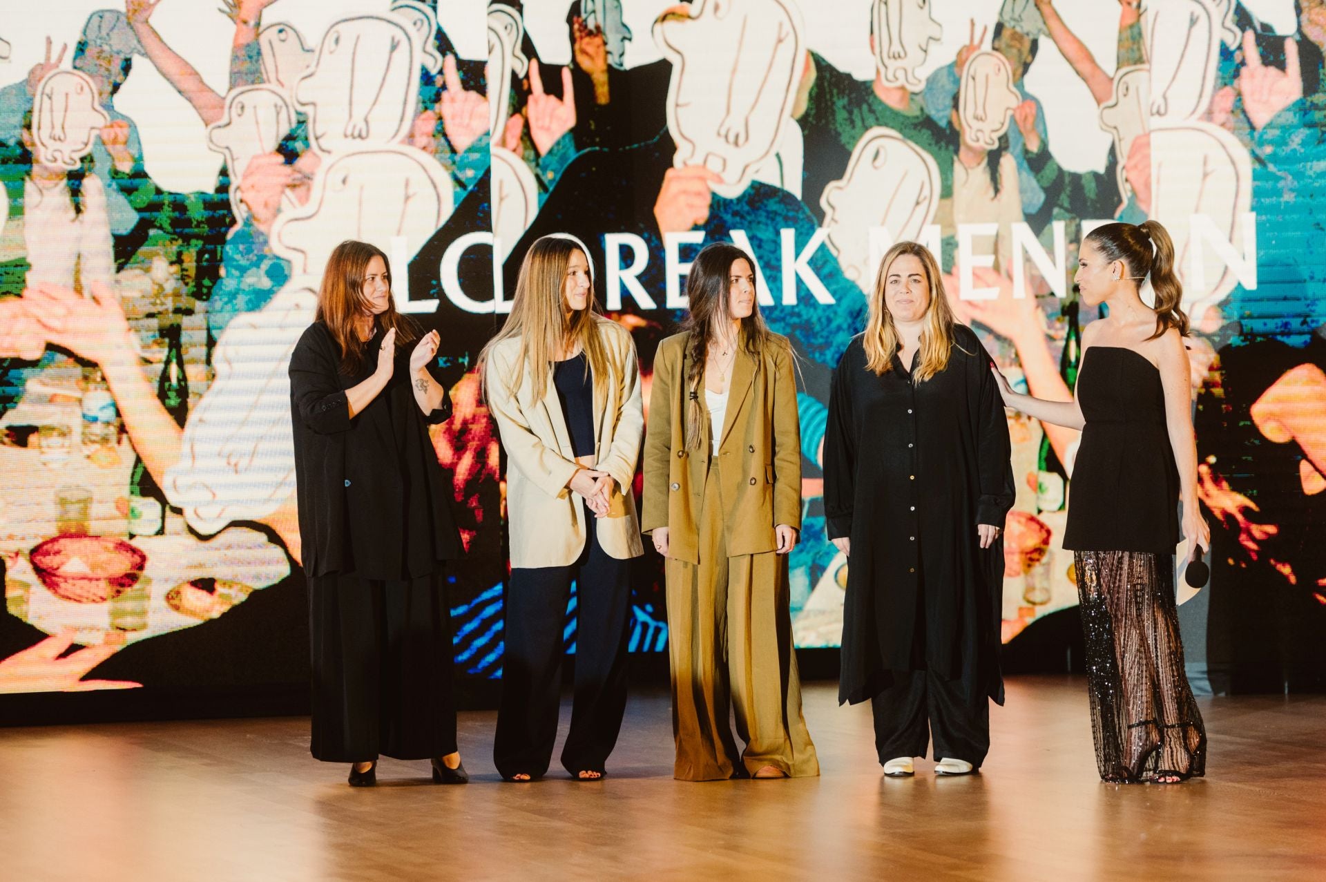El desfile 30 aniversario de Loreak Mendian