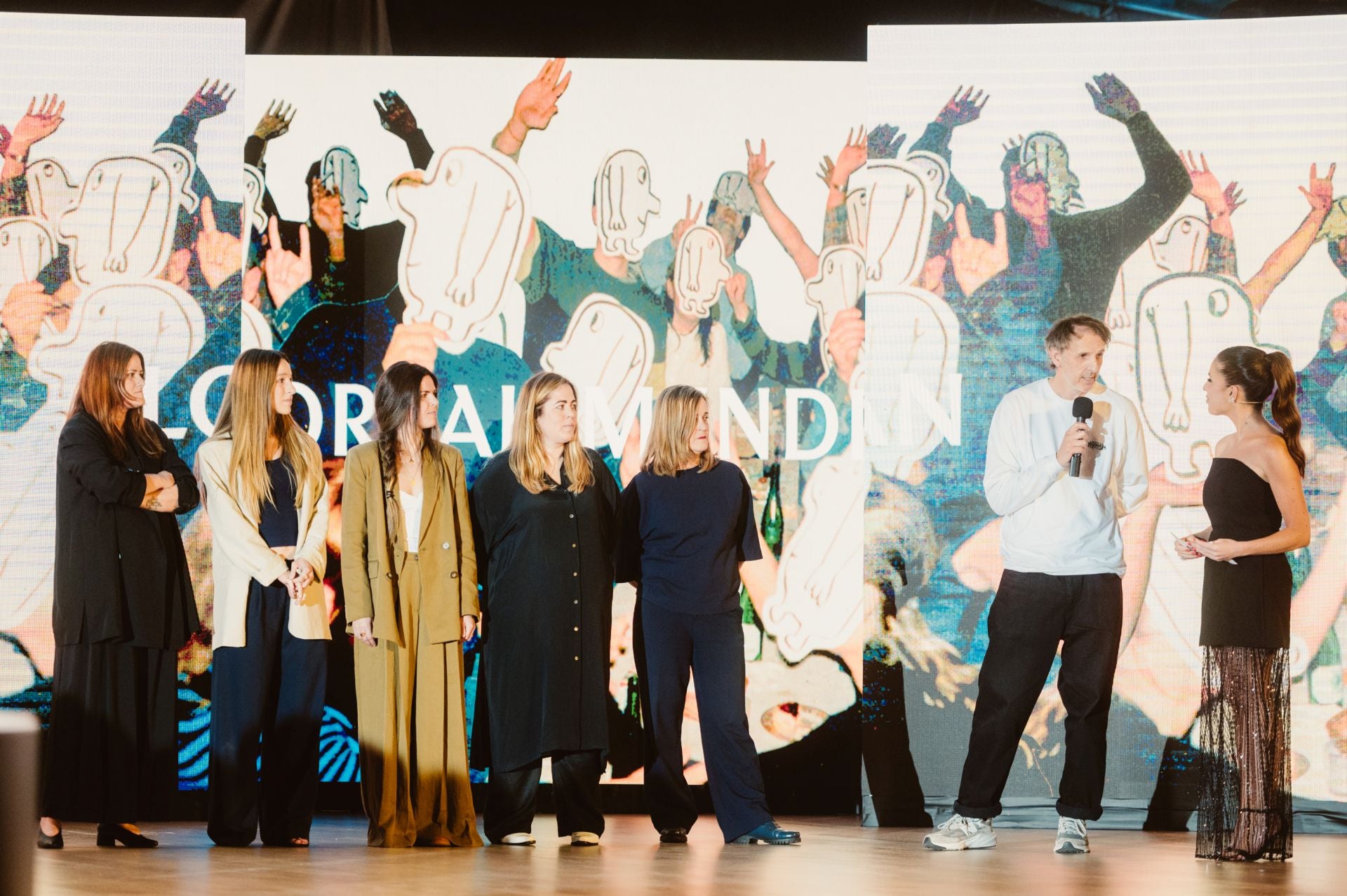 El desfile 30 aniversario de Loreak Mendian