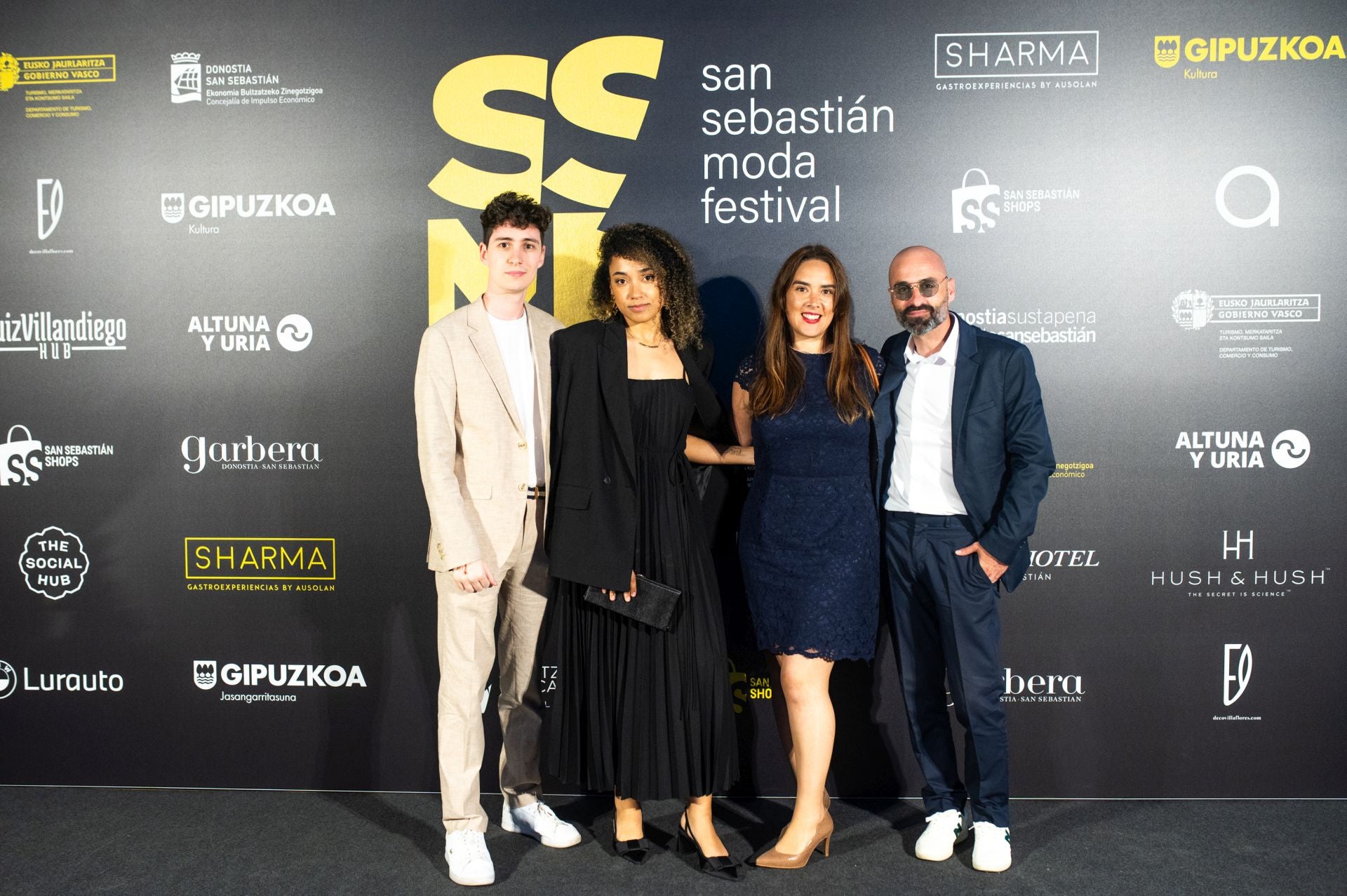 Diversión en el photocall de Loreak Mendian