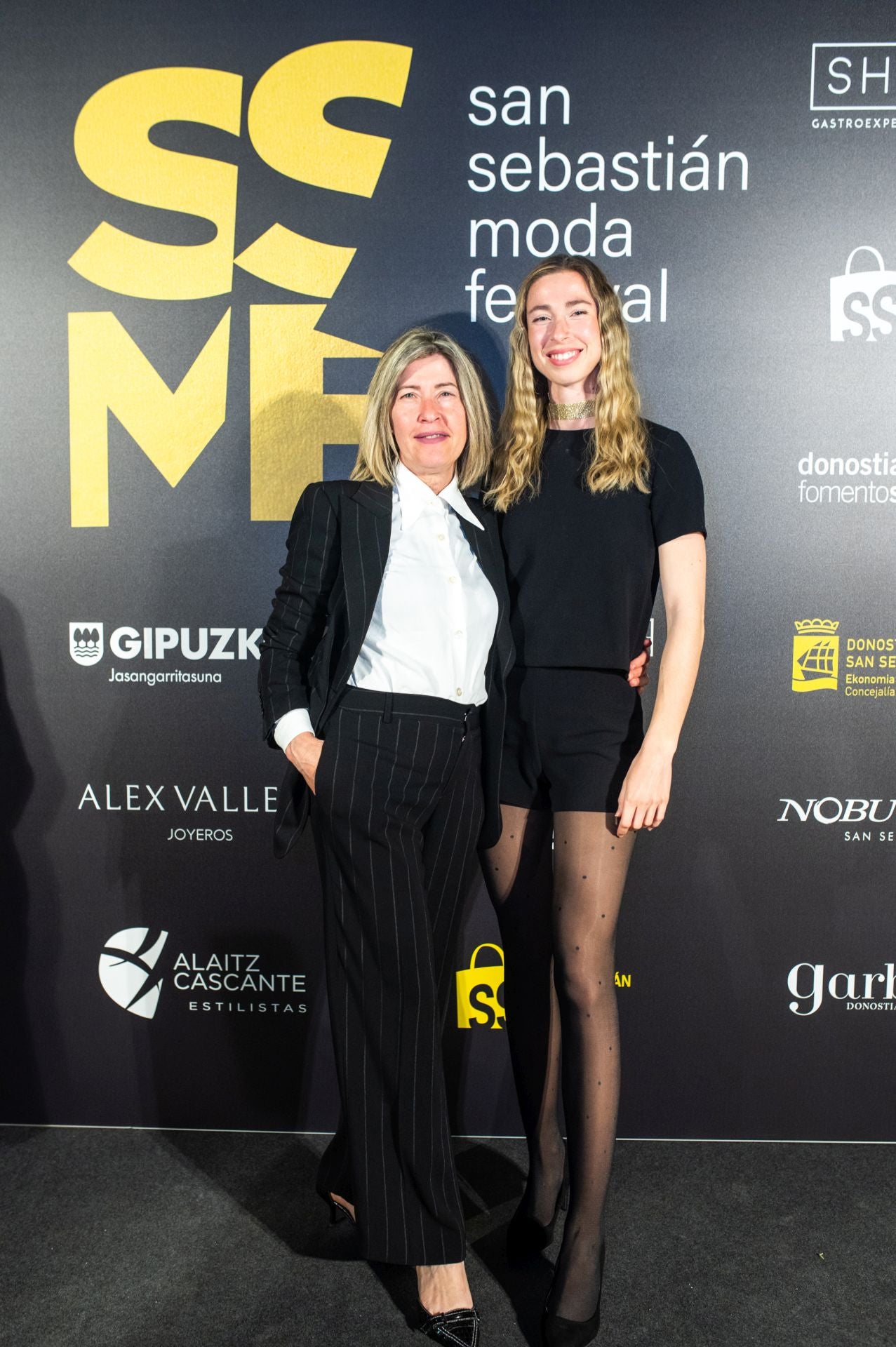 Diversión en el photocall de Loreak Mendian