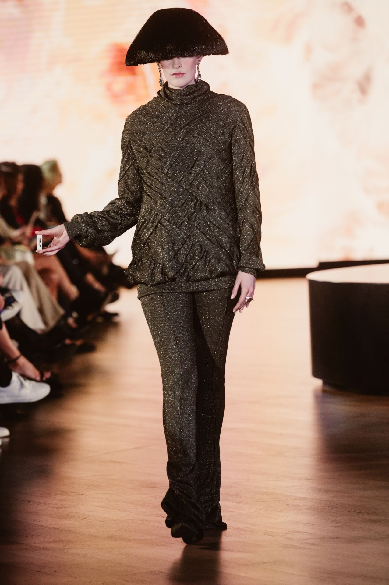 Ze García deslumbra en Balenciaga