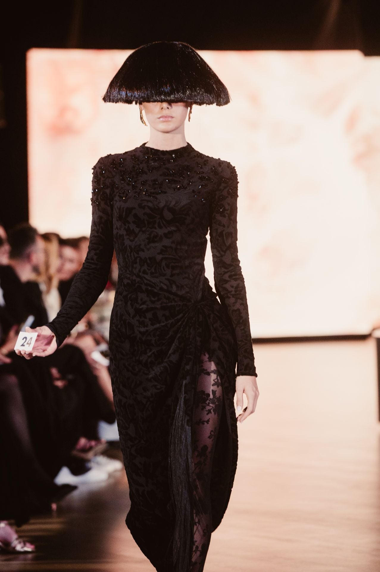 Ze García deslumbra en Balenciaga