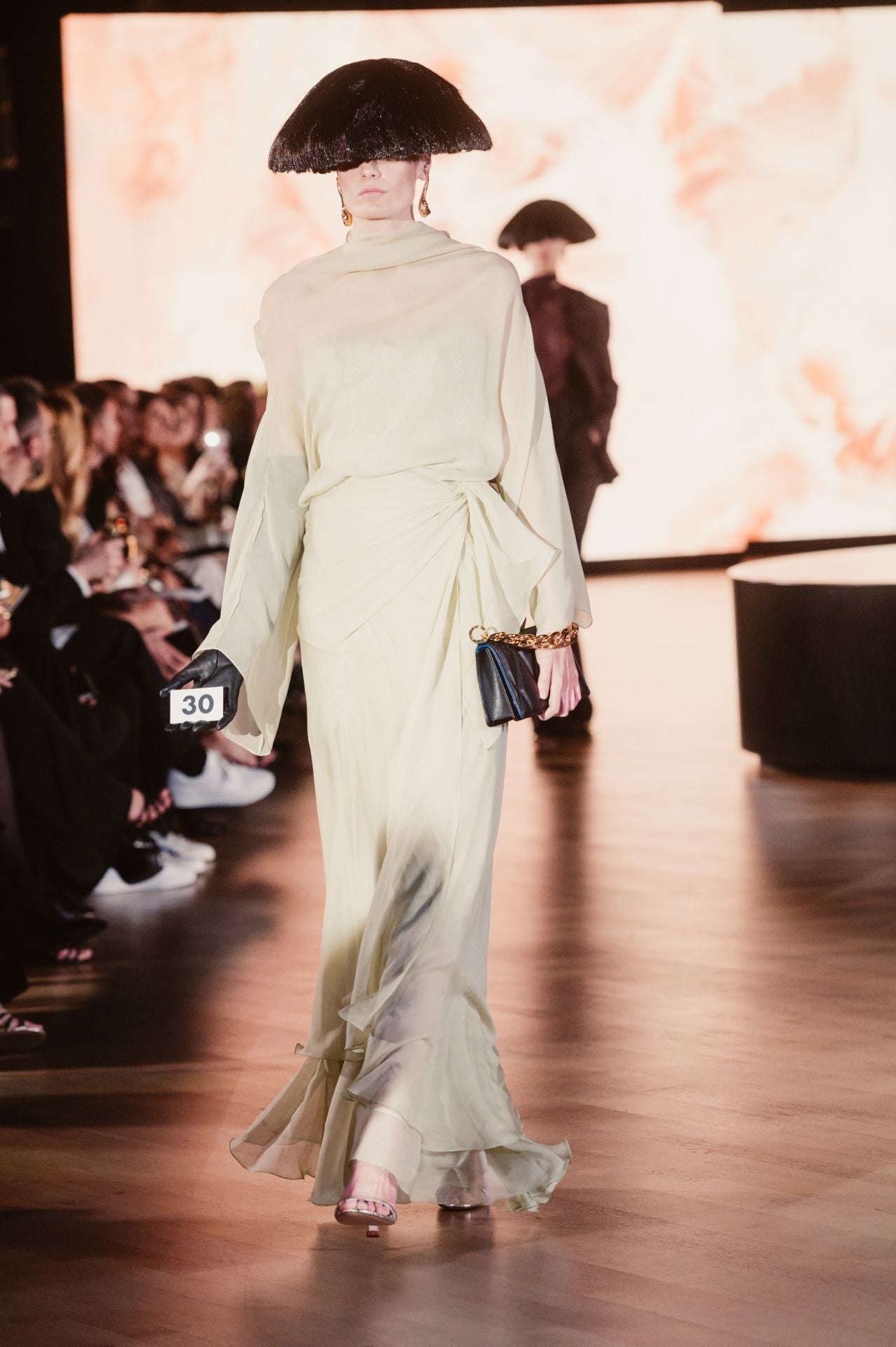 Ze García deslumbra en Balenciaga