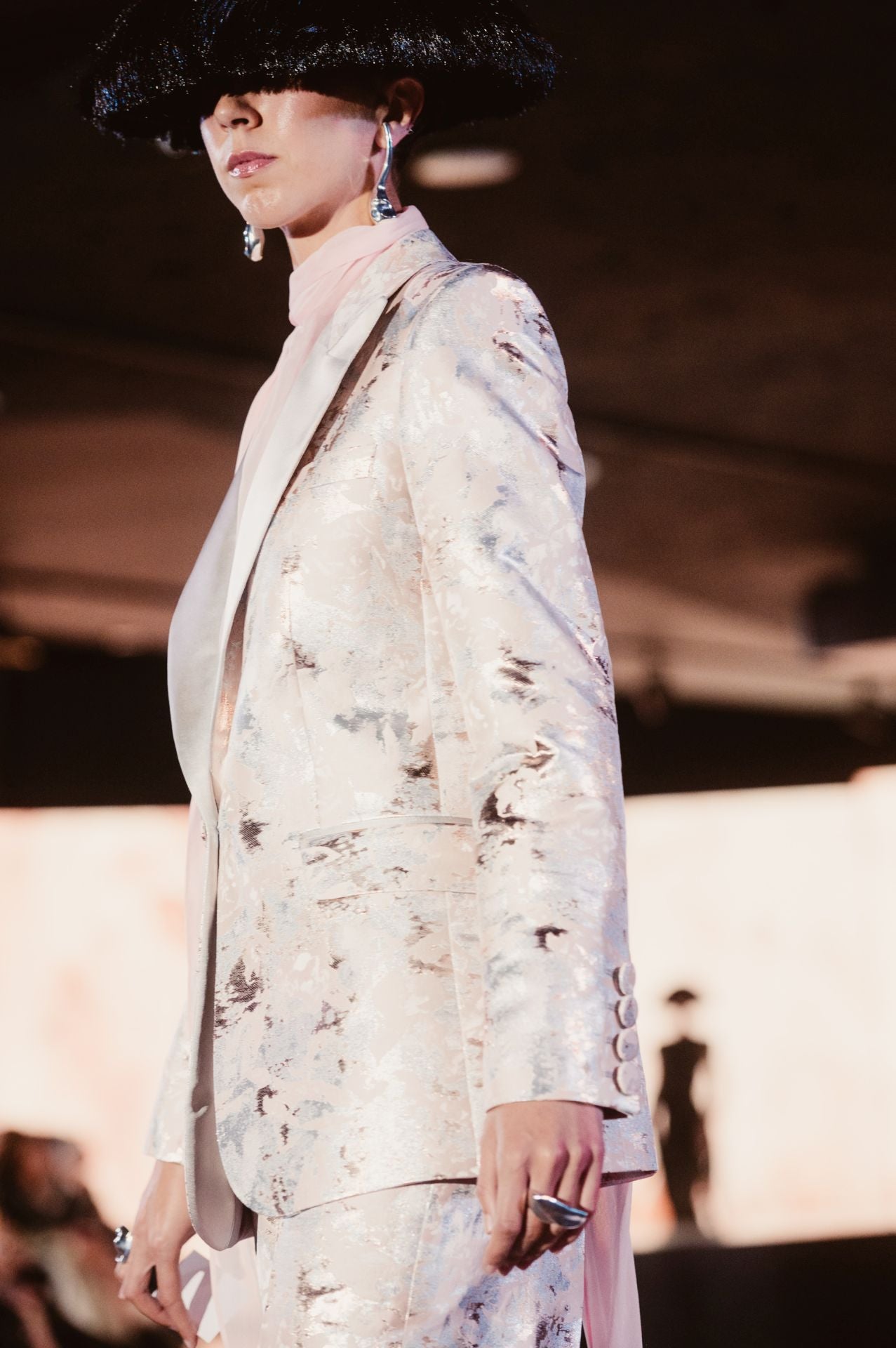 Ze García deslumbra en Balenciaga