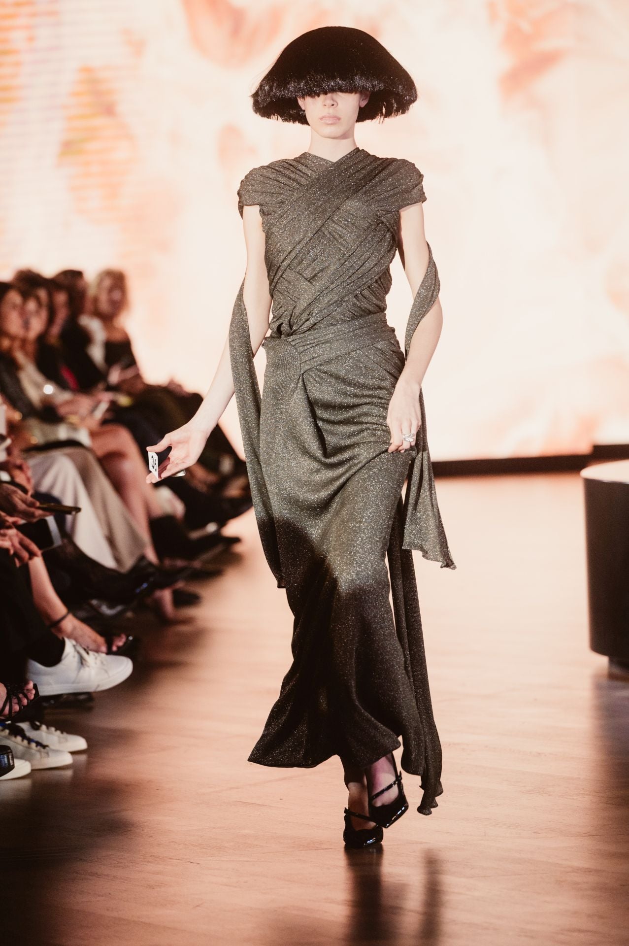 Ze García deslumbra en Balenciaga