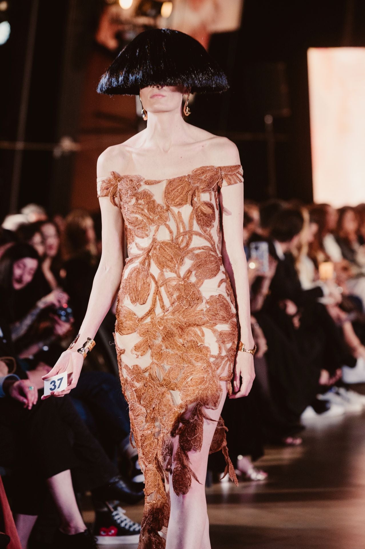 Ze García deslumbra en Balenciaga