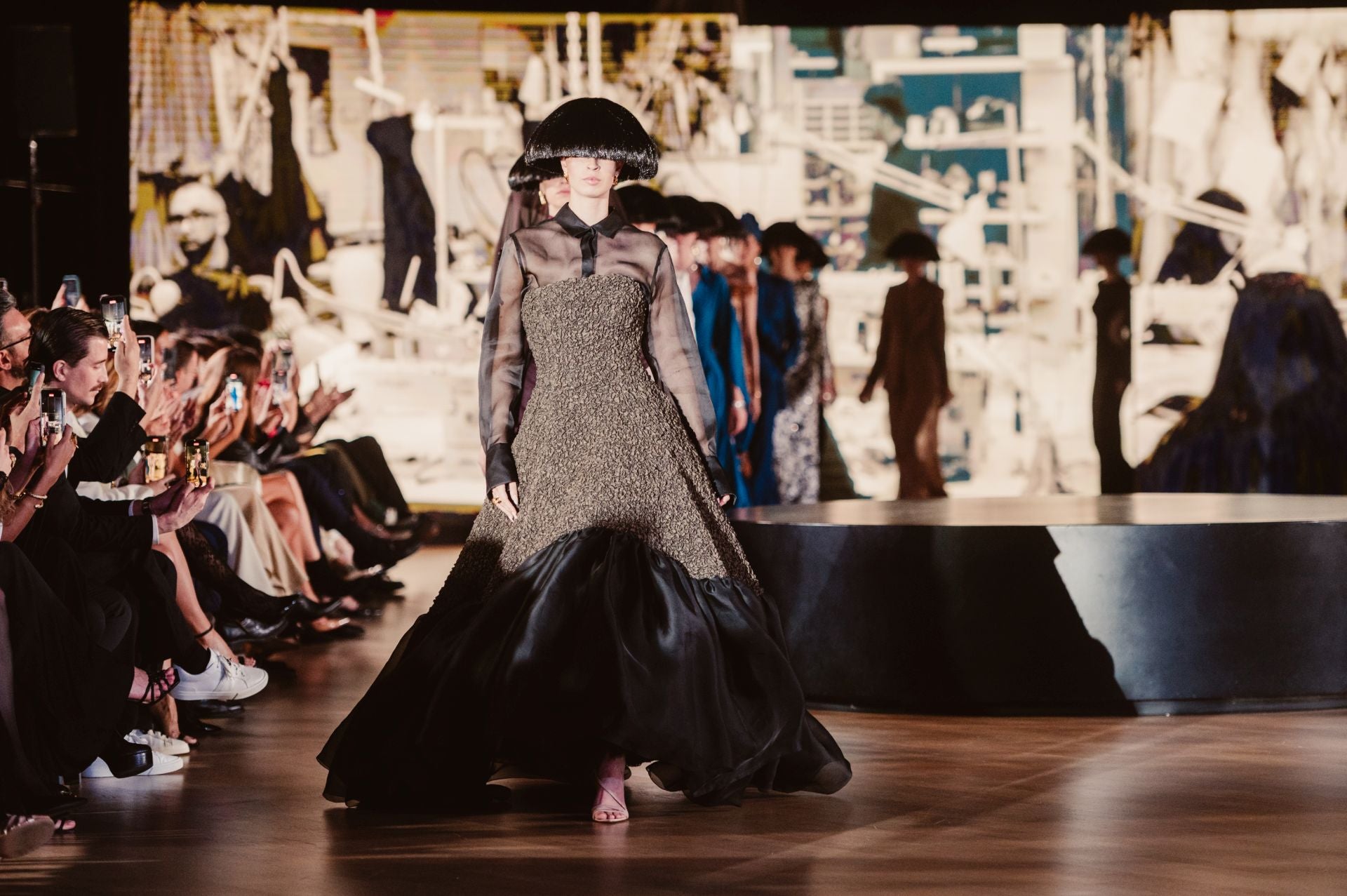 Ze García deslumbra en Balenciaga