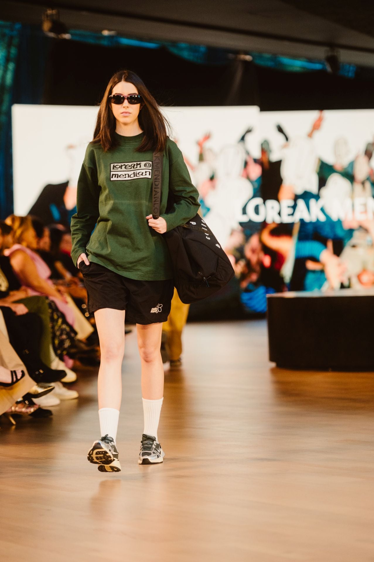 El desfile 30 aniversario de Loreak Mendian