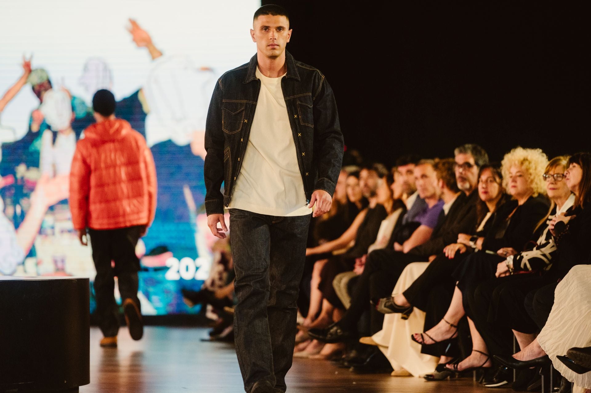 El desfile 30 aniversario de Loreak Mendian