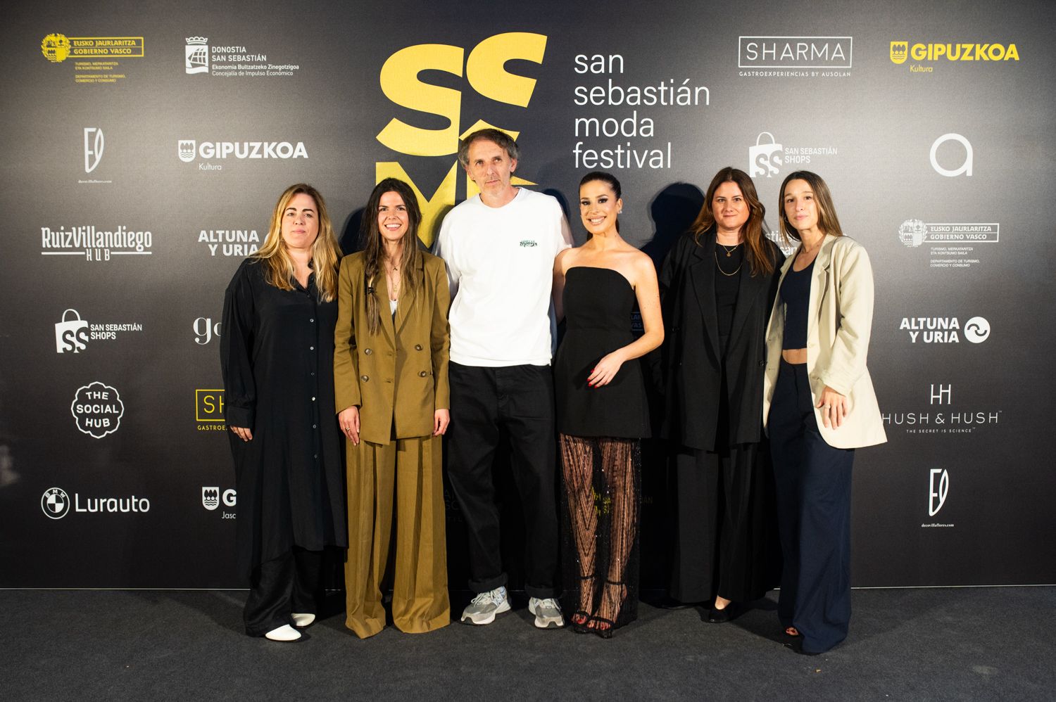 Diversión en el photocall de Loreak Mendian