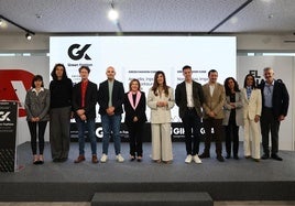Jornada de Moda Sostenible . Foto de familia con los organizadores y ponentesdel evento celebrado en DV Gunea.