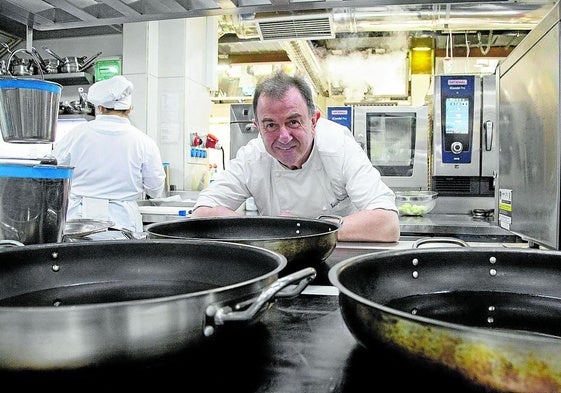 El reputado Martín Berasategui, en la cocina, su hábitat natural.