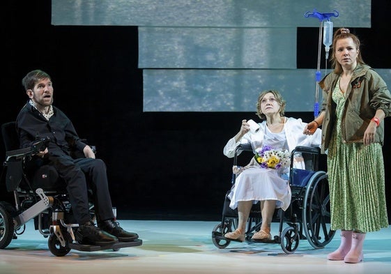 Telmo Irureta, Mireia Gabilondo y Aitziber Garmendia, en un momento de la obra.