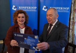 Rosa Lavín e Iñaki Nubla, presidenta y director de Konfekooop, durante la rueda de prensa