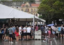 Espacio de txosnas gestionado por Donostiako Piratak en el muelle en la última Semana Grande