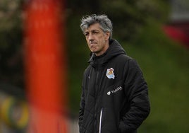 Imanol Alguacil, pensativo durante un entrenamiento en Zubieta.