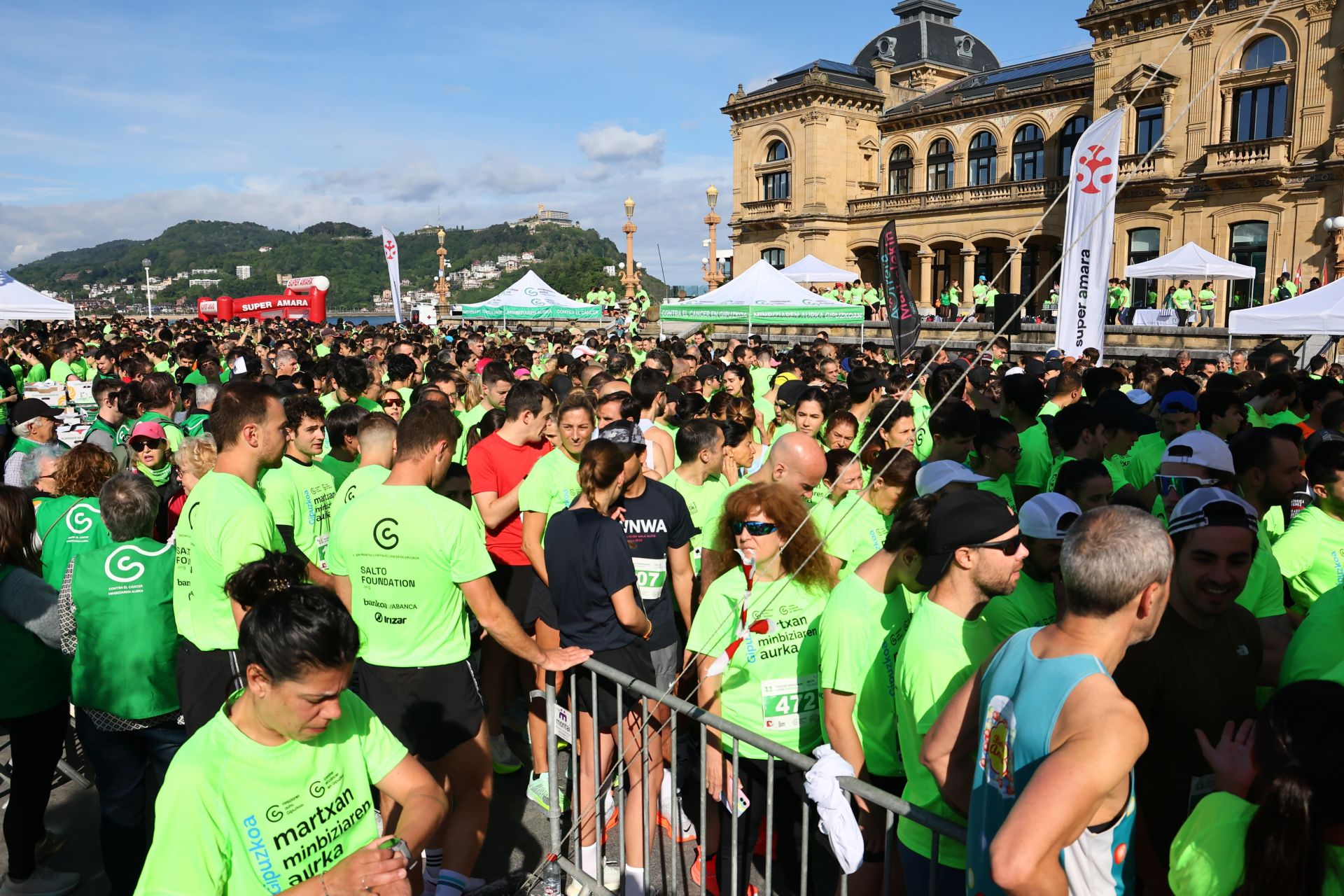 Una marea verde en Donostia contra el cáncer