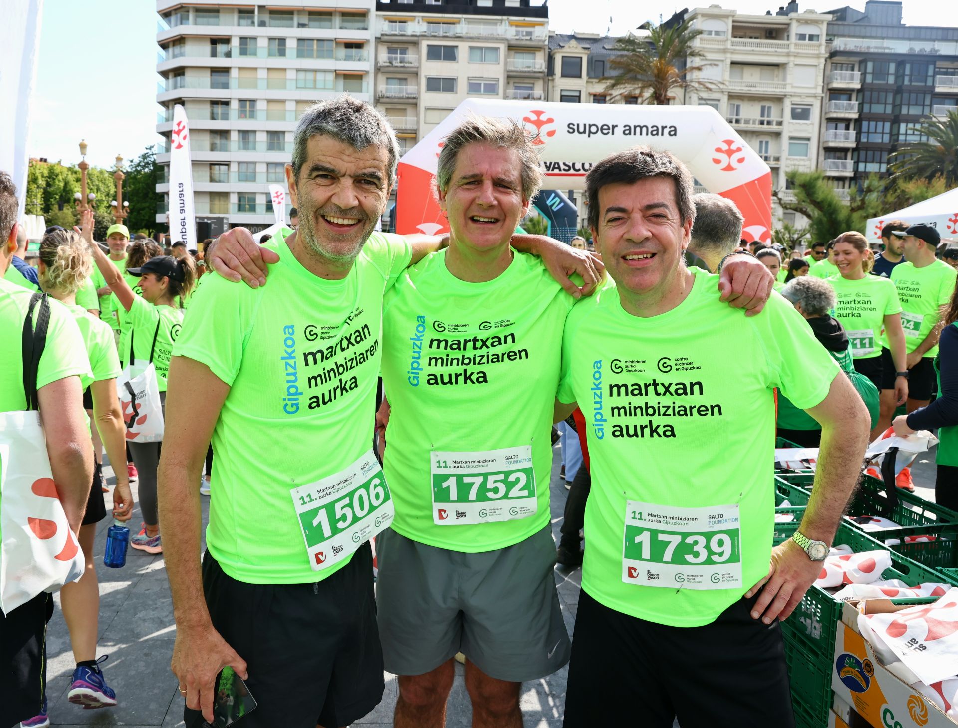 Una marea verde en Donostia contra el cáncer