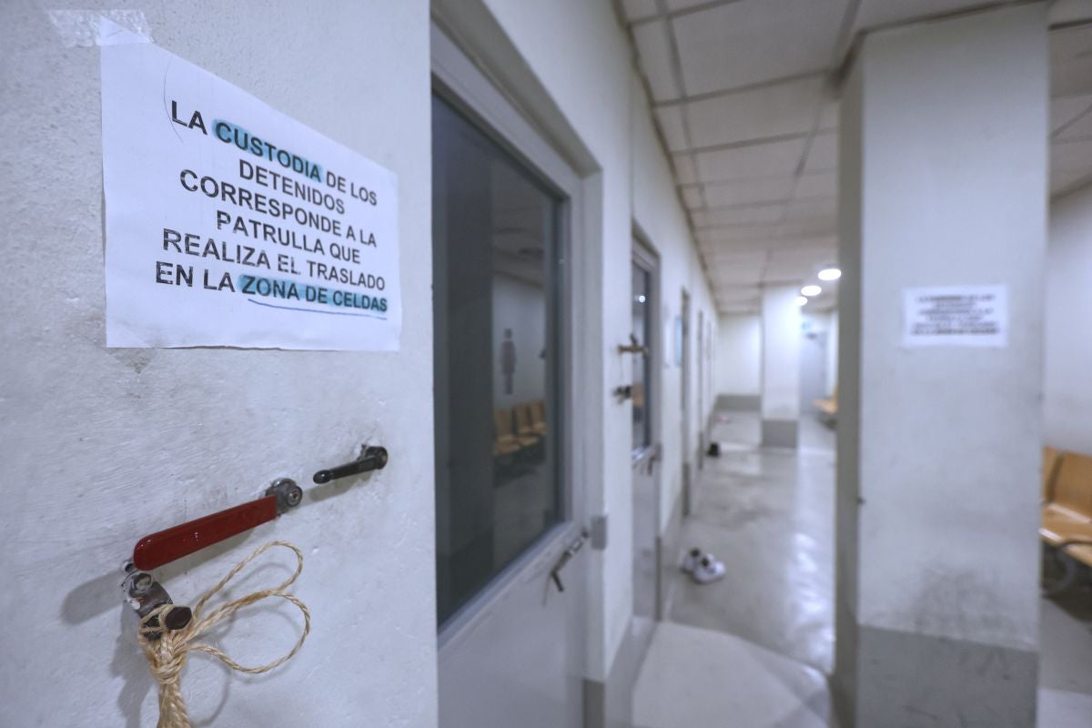 Así son por dentro los juzgados: calabozos, salas de pruebas…