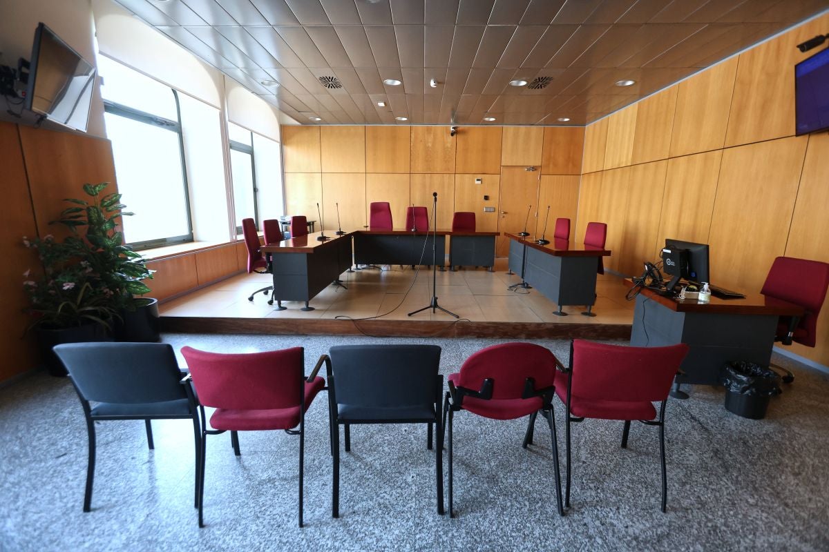 Así son por dentro los juzgados: calabozos, salas de pruebas…