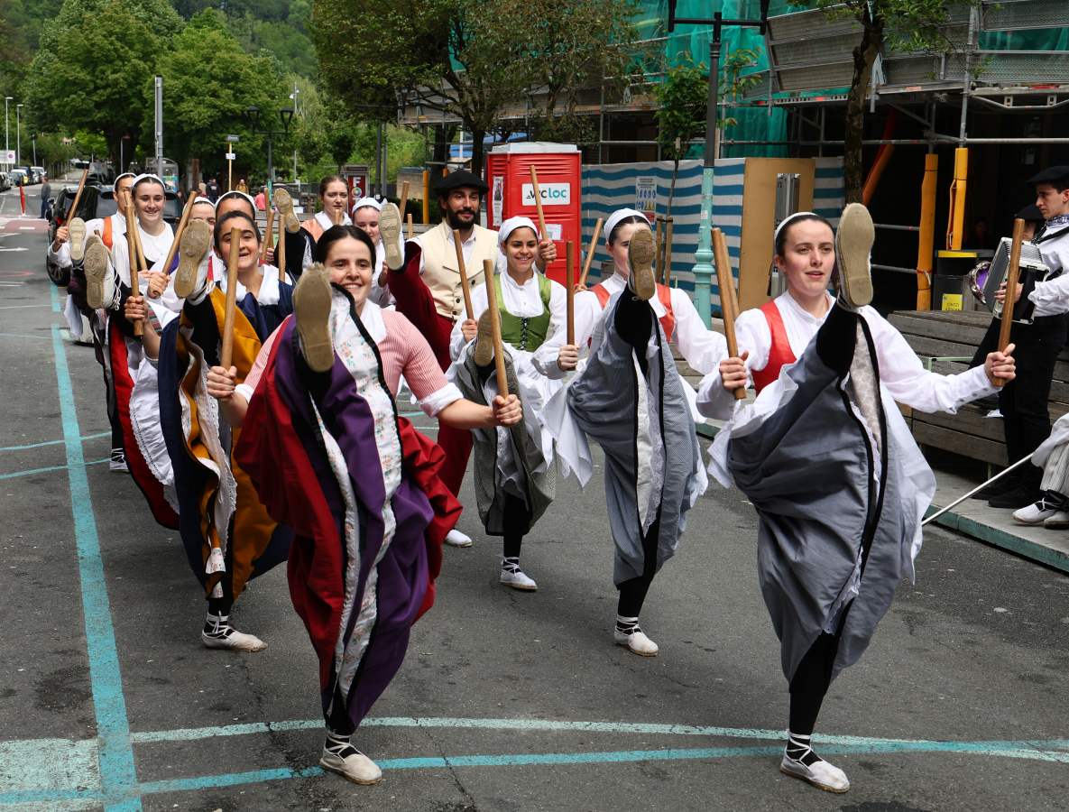 Gran fiesta de Dantzari Astea en Hernani
