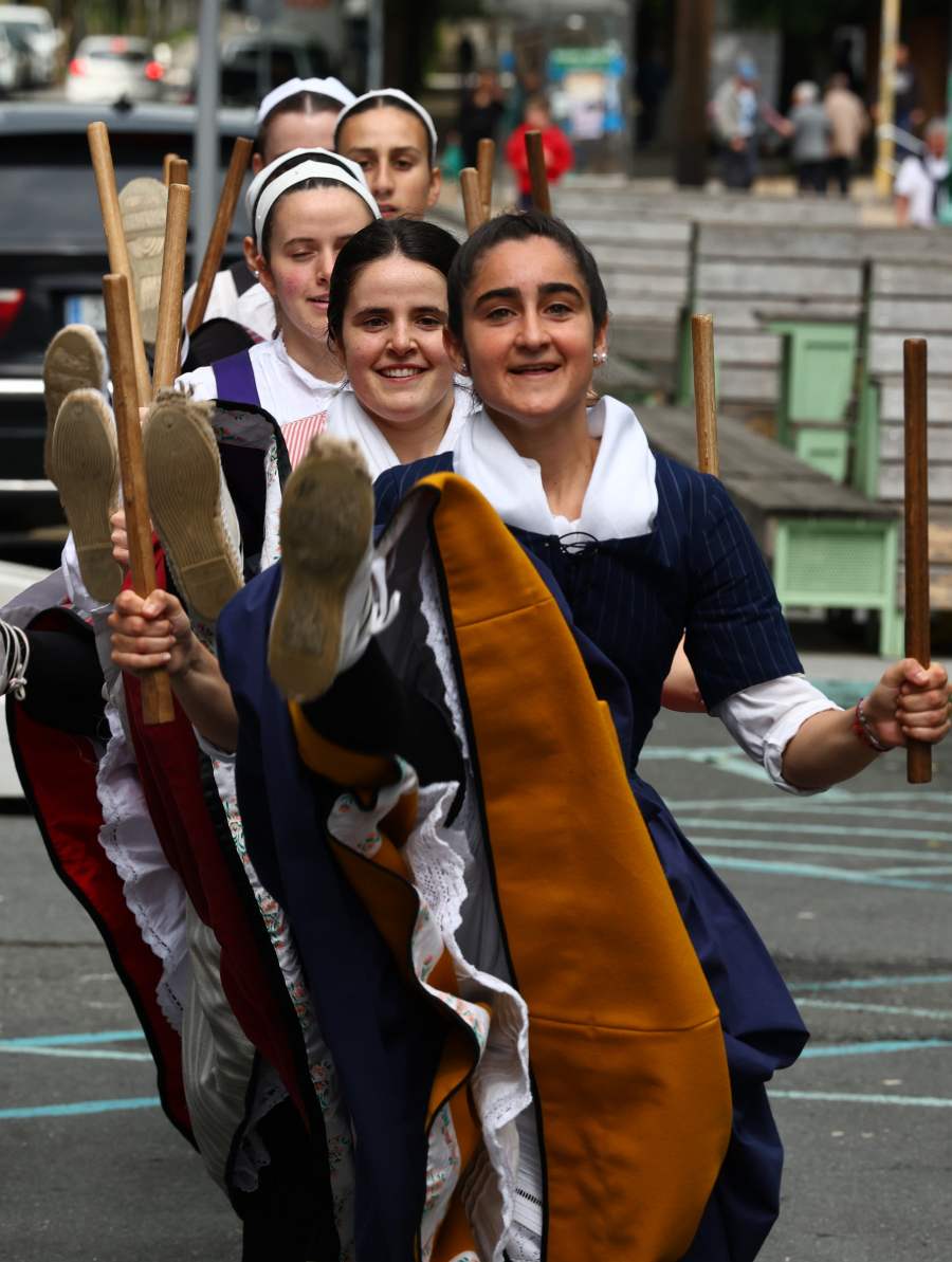 Gran fiesta de Dantzari Astea en Hernani