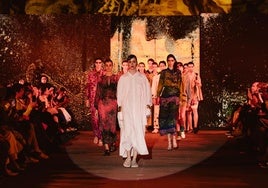 El desfile de la firma Noventa Grados se llevó los aplausos de un público enamorado.