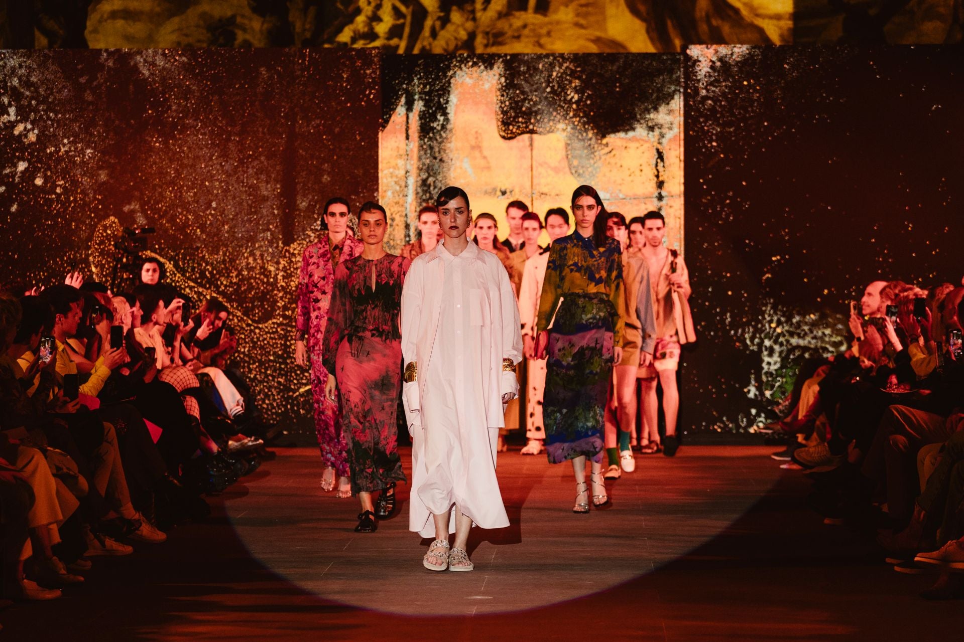 Desfile de Noventa Grados en San Telmo