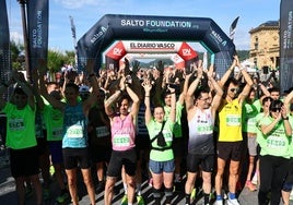 Carrera. La prueba de cinco kilómetros reunió a más de 2.000 personas que llenaron las calles de San Sebastián.