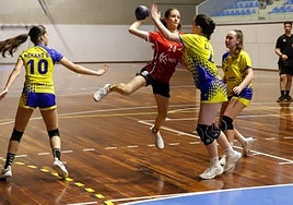 Izaro Sánchez, jugadora del cadete Urnieta Kamox Precision Machining.