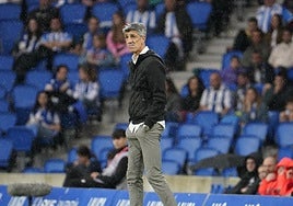 Imanol, cariacontecido en la banda ayer este martes en Anoeta.