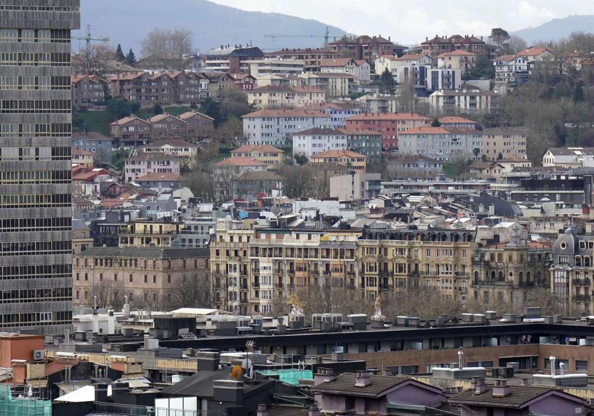 Vista de viviendas de San Sebastián desde Aldakonea, con Egia en primer término.