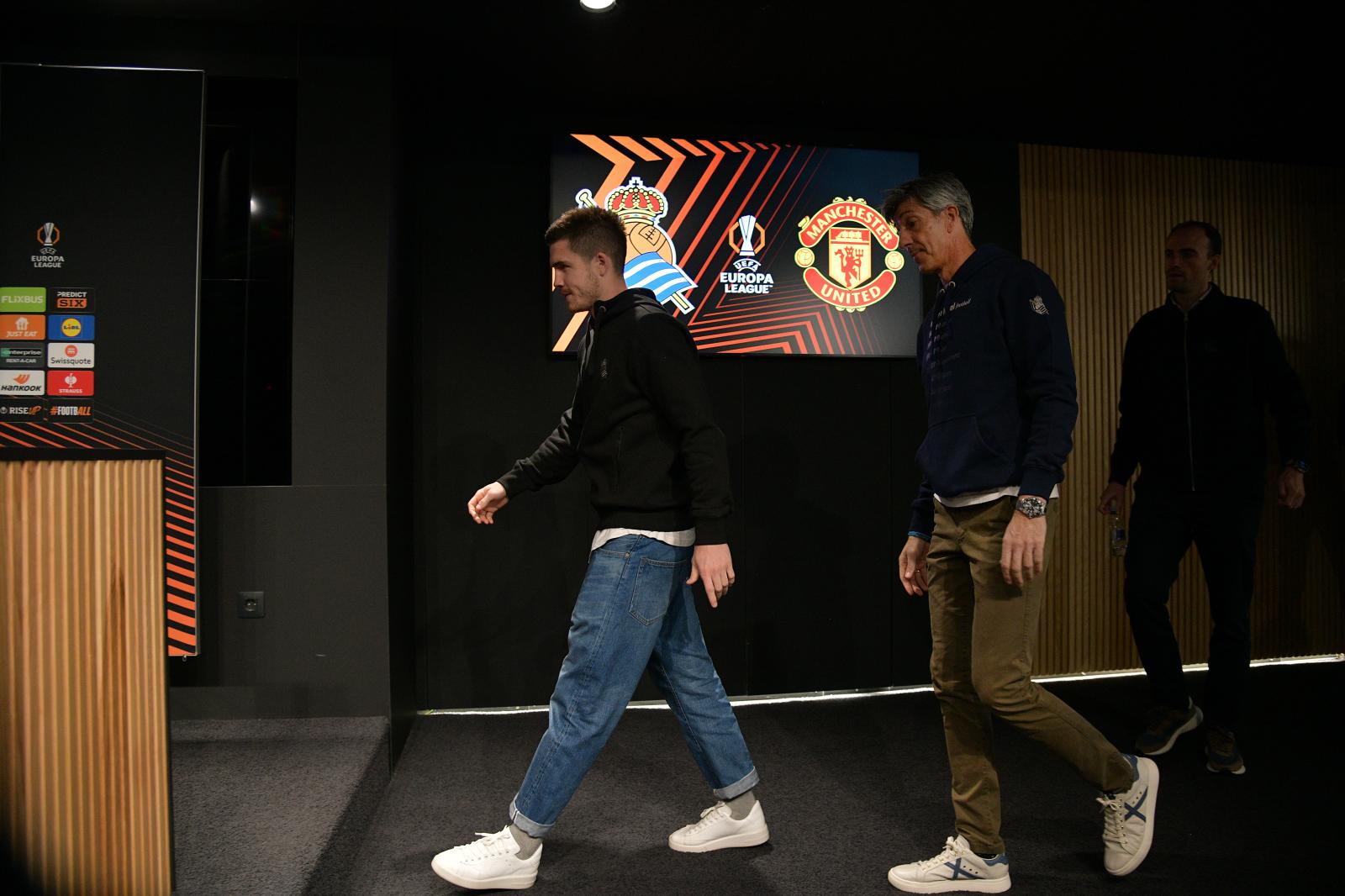 Zubeldia, junto a Imanol en la previa del encuentro de ida de los octavos de final frente al United