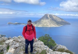 Óscar Gogorza vive en Irun, pero viaja constantemente para trabajar como guía de montaña.