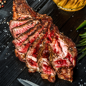El truco de un carnicero para conservar y cocinar el chuletón perfecto: «Solemos guardarlo tal cual y no es así»