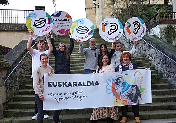 Una representación de la Comisión de Euskaraldia que ha diseñado la programación que comienza hoy.