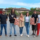 Las delegadas de Juventud y de Cultura, acompañadas por integrantes de las bandas y de los sellos que participan en los conciertos.