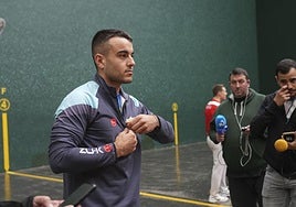 Iker Larrazabal, en la elección de material del Ogueta.