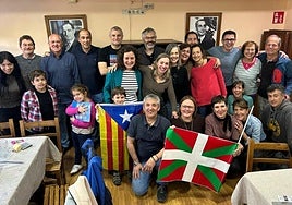 Los catalanes de Oñati, reunidos por Sant Jordi