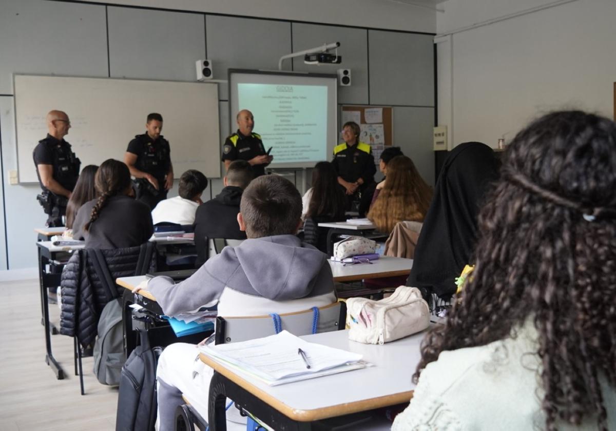 Charlas preventivas en los centros escolares ante las fiestas de Loinatz