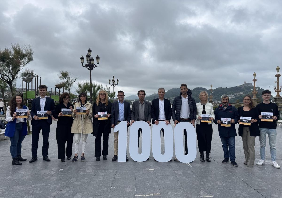 Autoridades, patrocinadores y organizadores, en la presentación en Alderdi Eder.